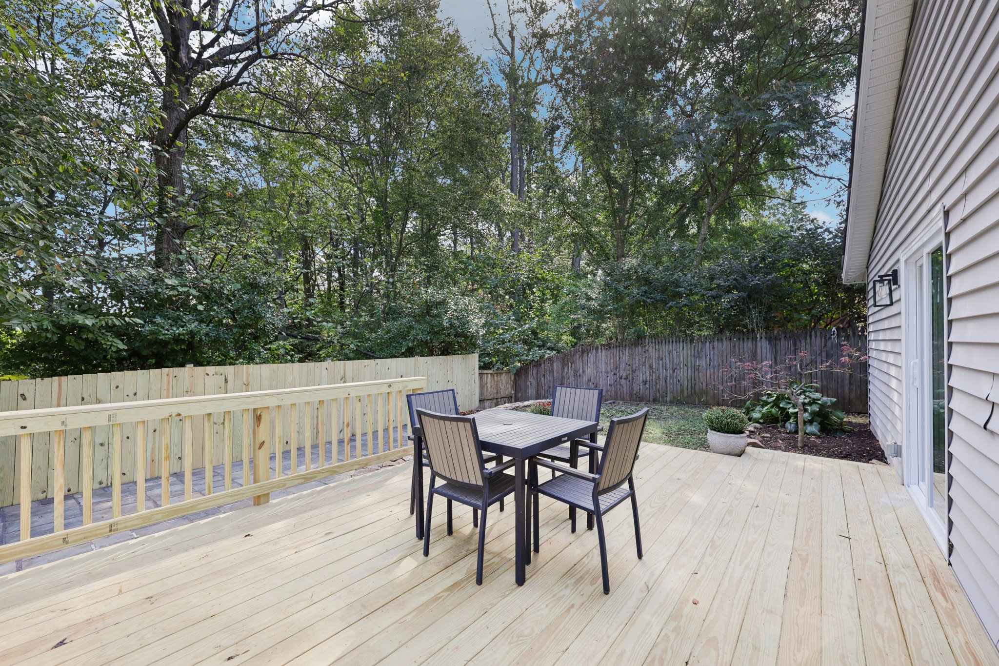 Avondale Dr-S0810-034.jpg