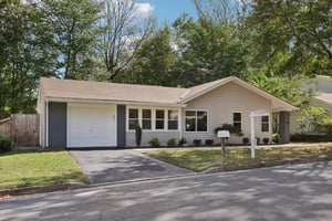 Avondale Dr-S0810-003.jpg