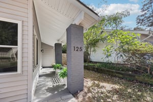 Avondale Dr-S0810-004.jpg