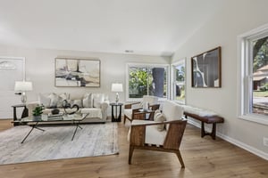 Avondale Dr-S0810-007.jpg
