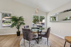 Avondale Dr-S0810-010.jpg