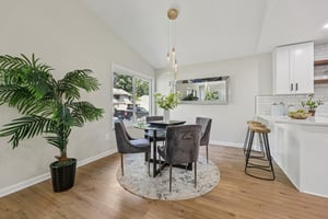 Avondale Dr-S0810-011.jpg