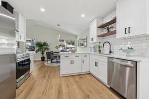 Avondale Dr-S0810-012.jpg