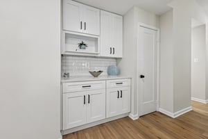 Avondale Dr-S0810-016.jpg