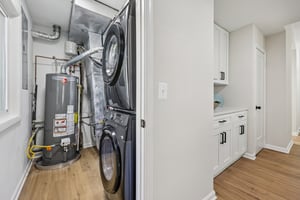 Avondale Dr-S0810-017.jpg