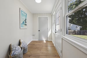 Avondale Dr-S0810-018.jpg
