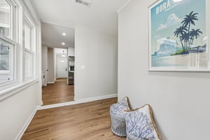 Avondale Dr-S0810-019.jpg