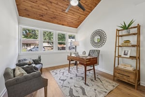 Avondale Dr-S0810-020.jpg