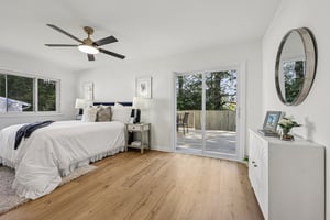 Avondale Dr-S0810-023.jpg
