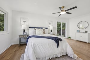 Avondale Dr-S0810-025.jpg
