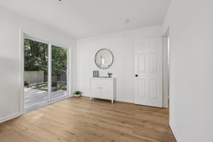 Avondale Dr-S0810-026.jpg