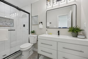 Avondale Dr-S0810-027.jpg