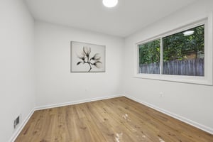 Avondale Dr-S0810-030.jpg