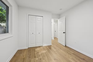 Avondale Dr-S0810-031.jpg