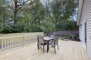 Avondale Dr-S0810-034.jpg