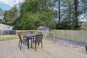 Avondale Dr-S0810-035.jpg