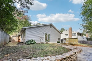 Avondale Dr-S0810-038.jpg