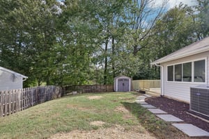 Avondale Dr-S0810-040.jpg