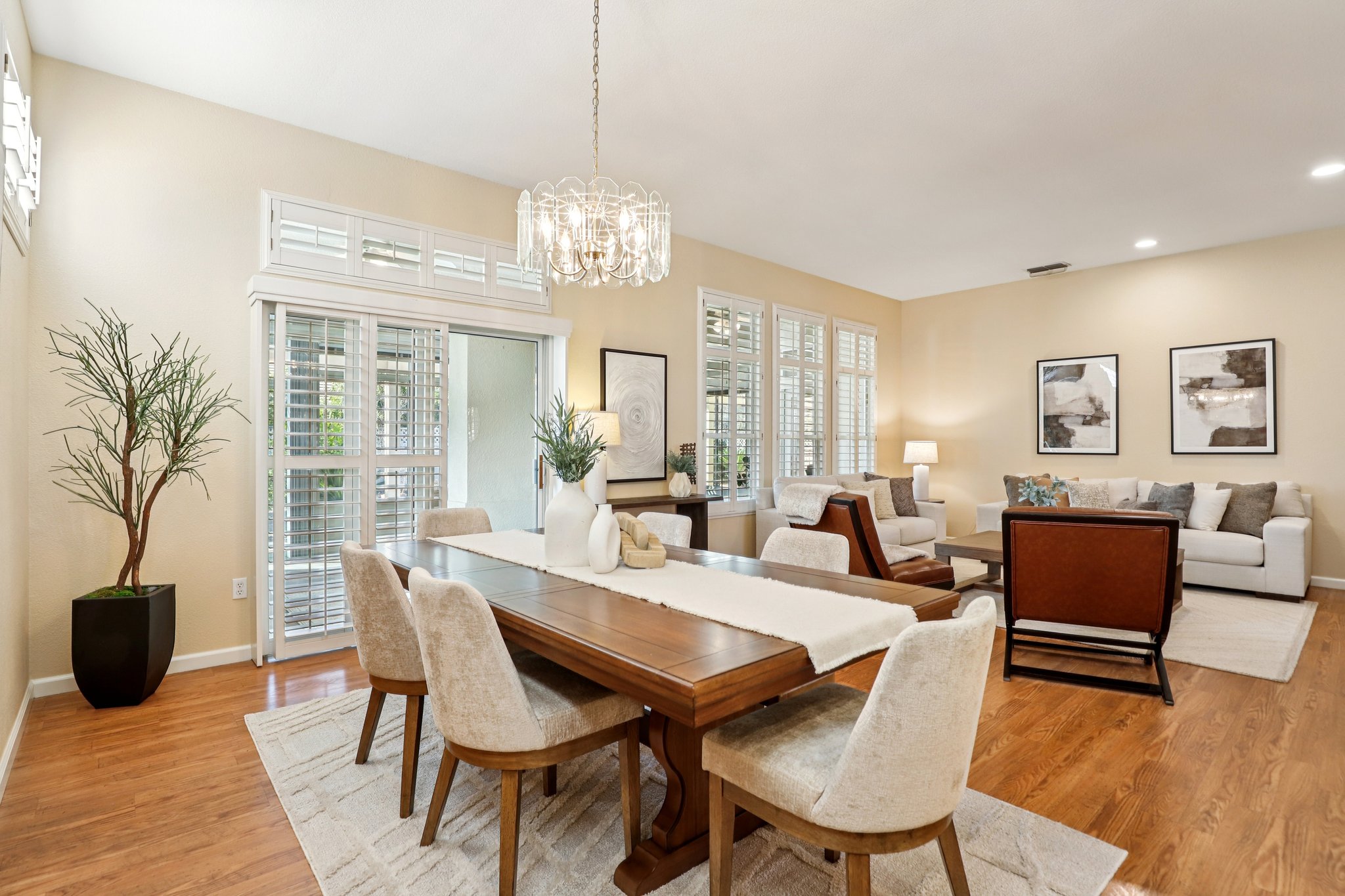 Fridays Station Ct-S1402-010.jpg