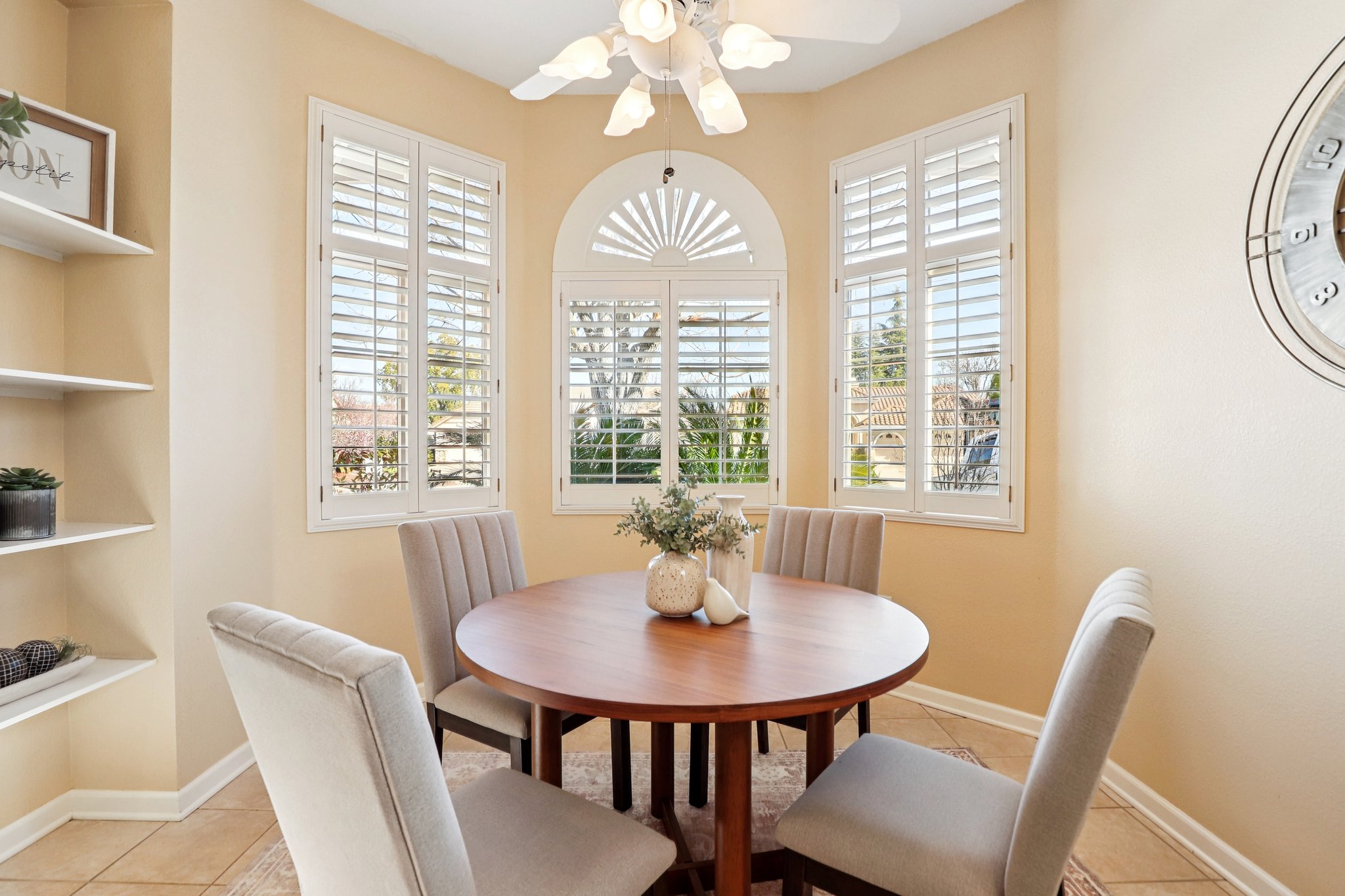 Fridays Station Ct-S1402-012.jpg