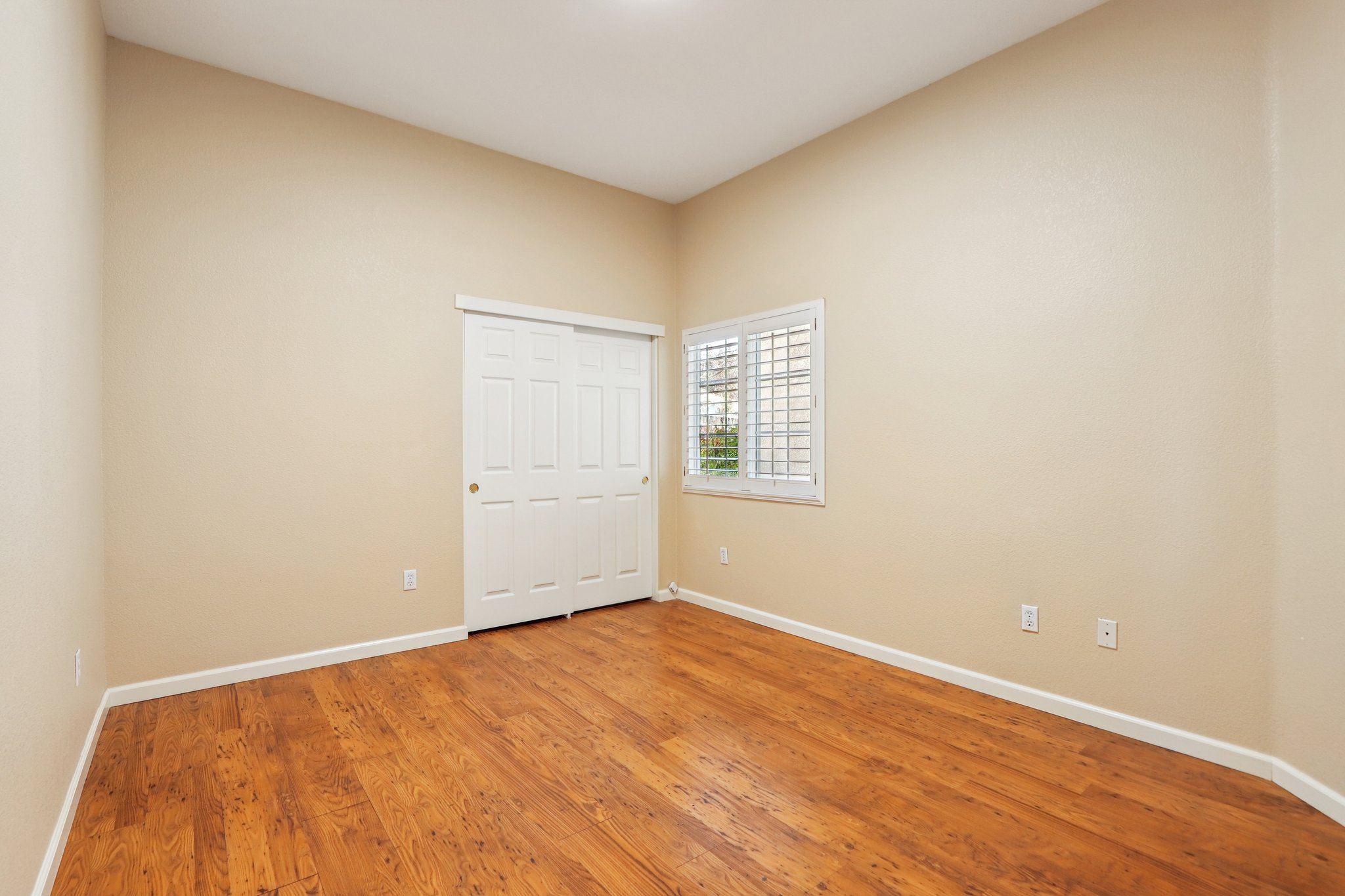 Fridays Station Ct-S1402-019.jpg