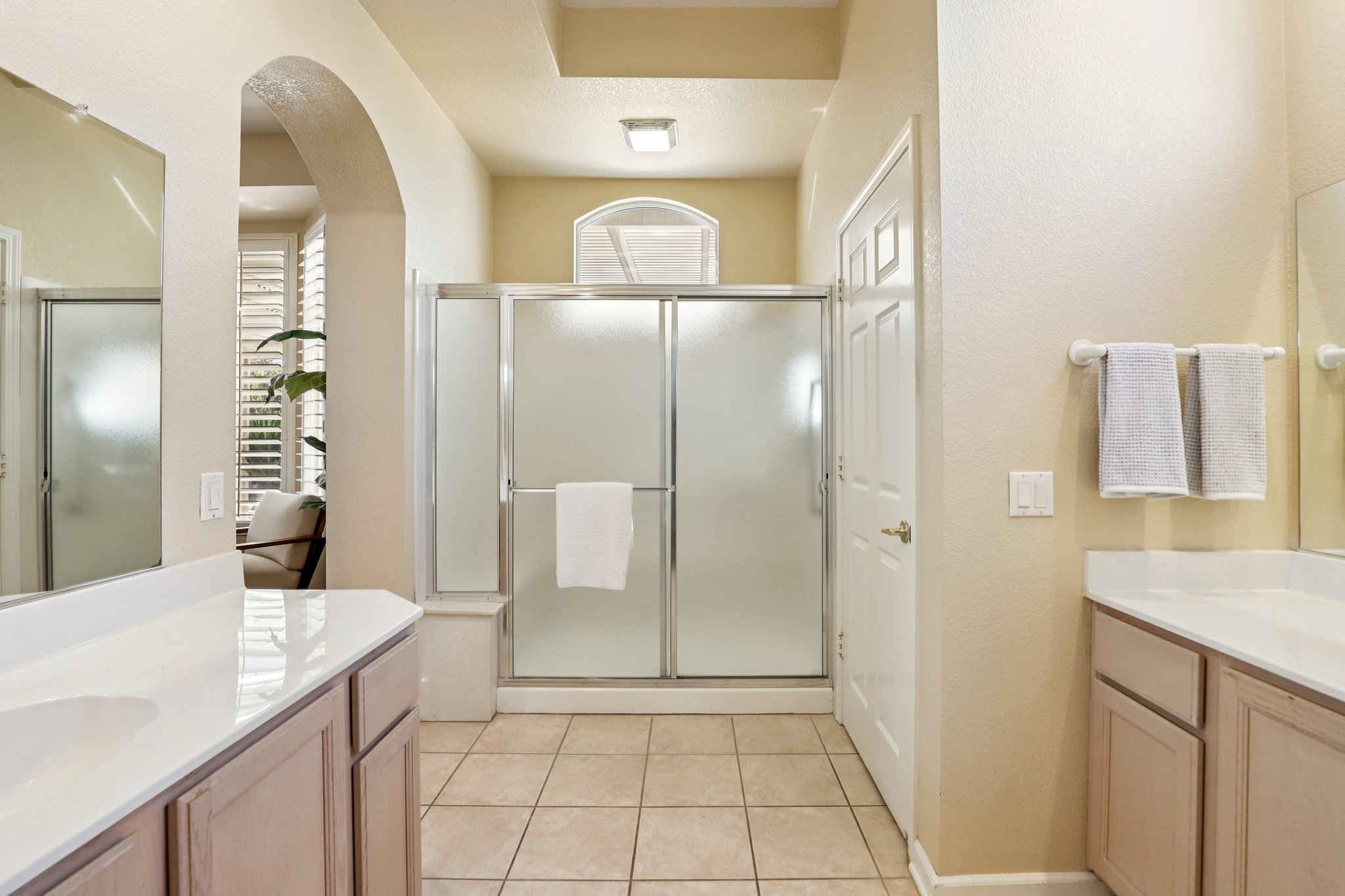 Fridays Station Ct-S1402-034.jpg