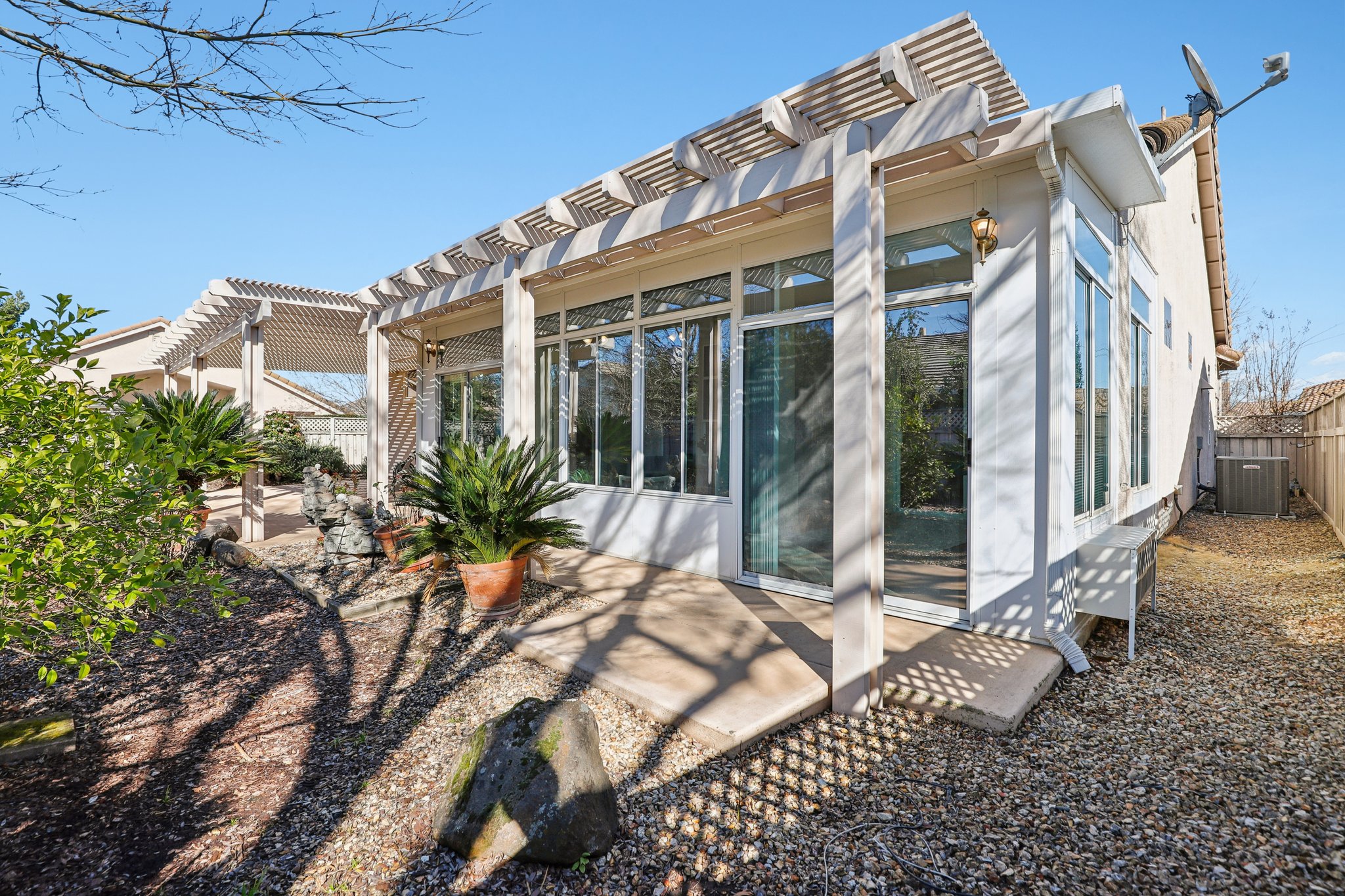 Fridays Station Ct-S1402-040.jpg