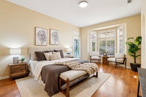 Fridays Station Ct-S1402-026.jpg