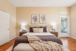 Fridays Station Ct-S1402-027.jpg