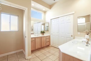 Fridays Station Ct-S1402-031.jpg