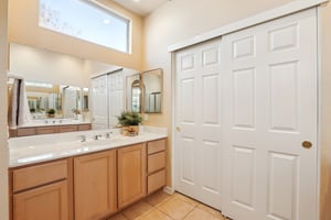 Fridays Station Ct-S1402-032.jpg