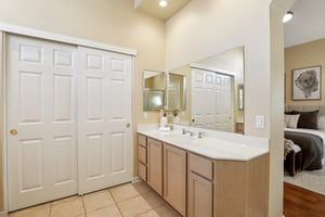 Fridays Station Ct-S1402-033.jpg