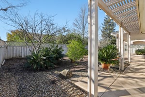 Fridays Station Ct-S1402-039.jpg