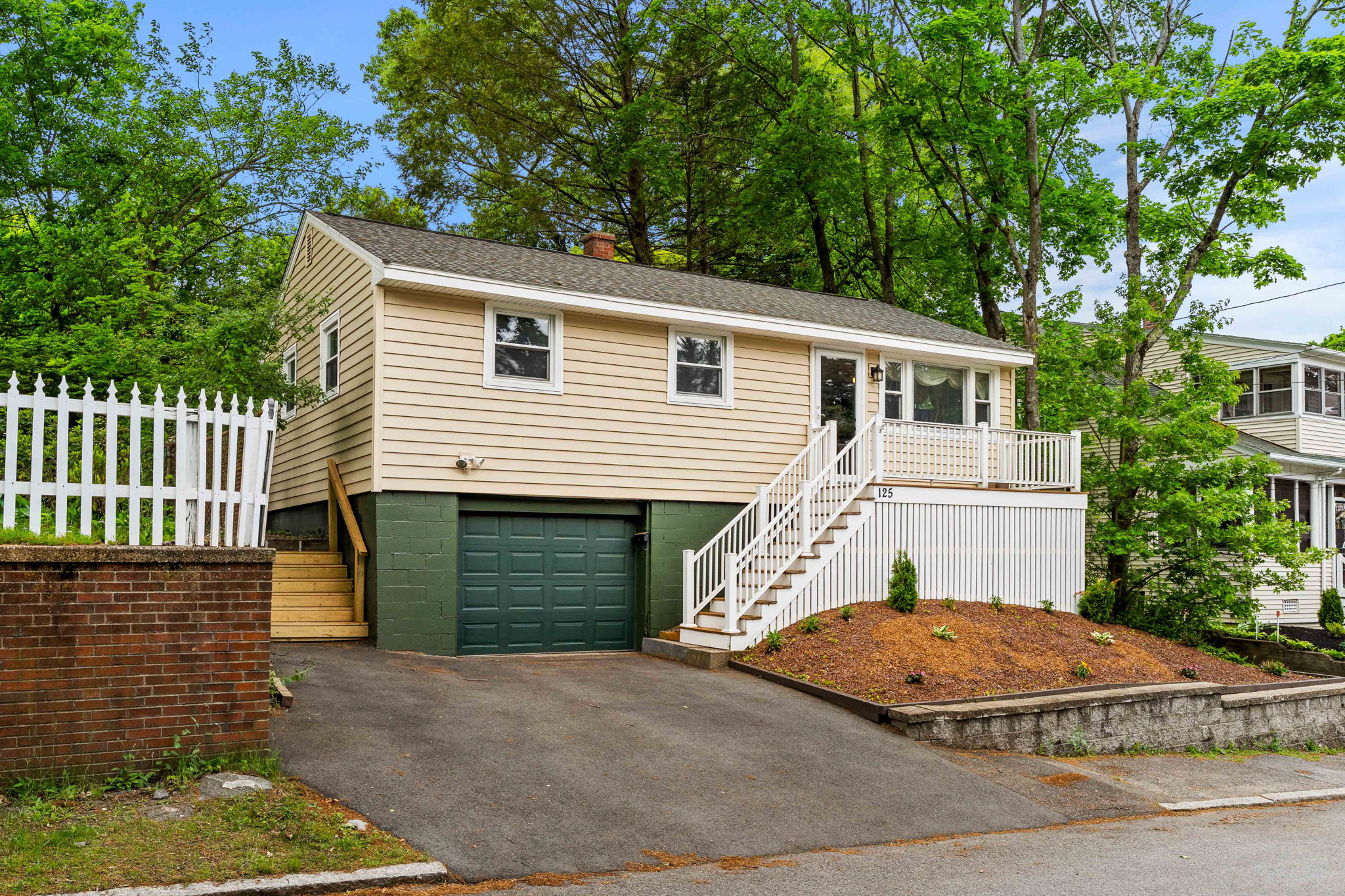125 Hoyt Ave, Lowell, MA 01852, USA