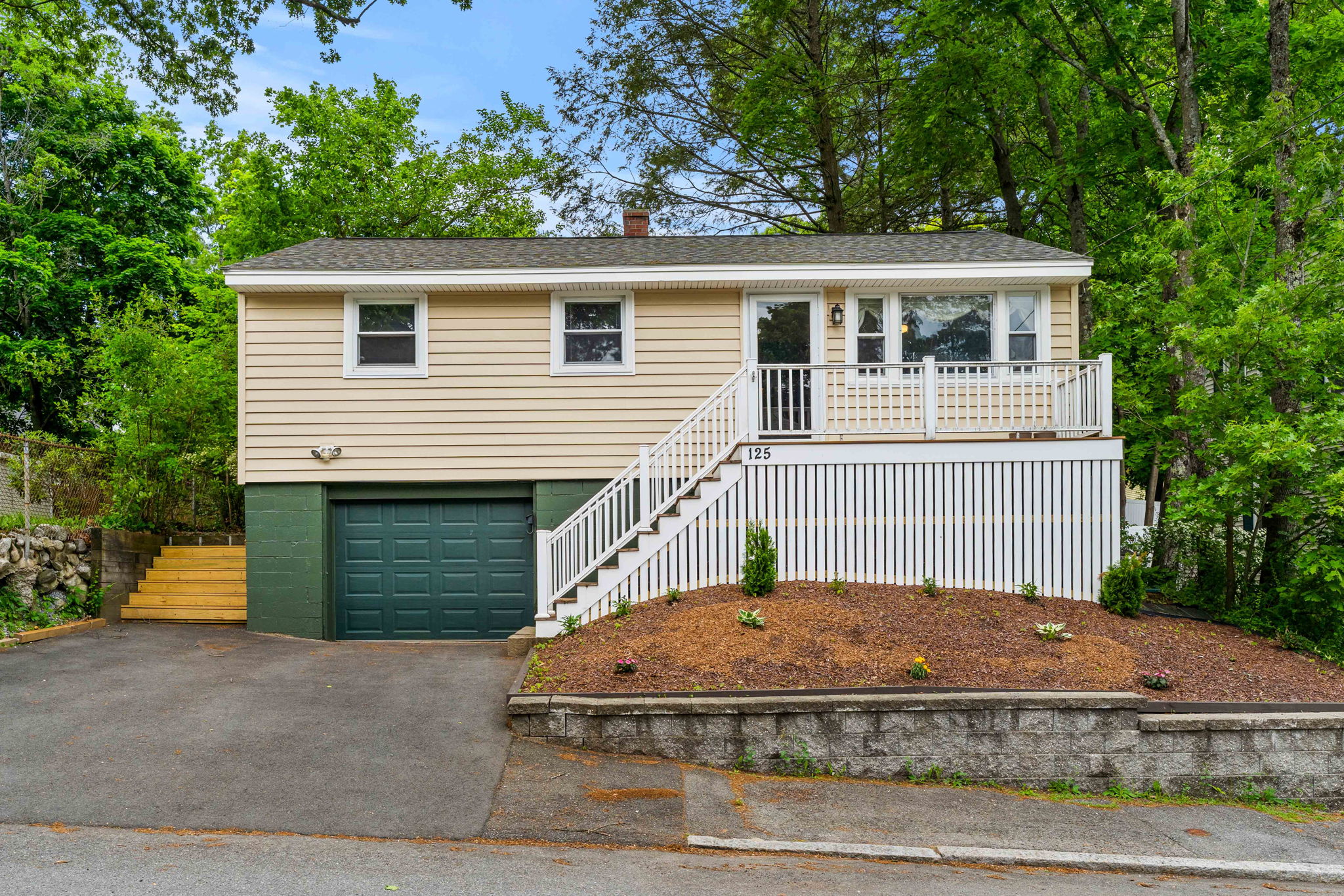 125 Hoyt Ave, Lowell, MA 01852, USA Photo 2