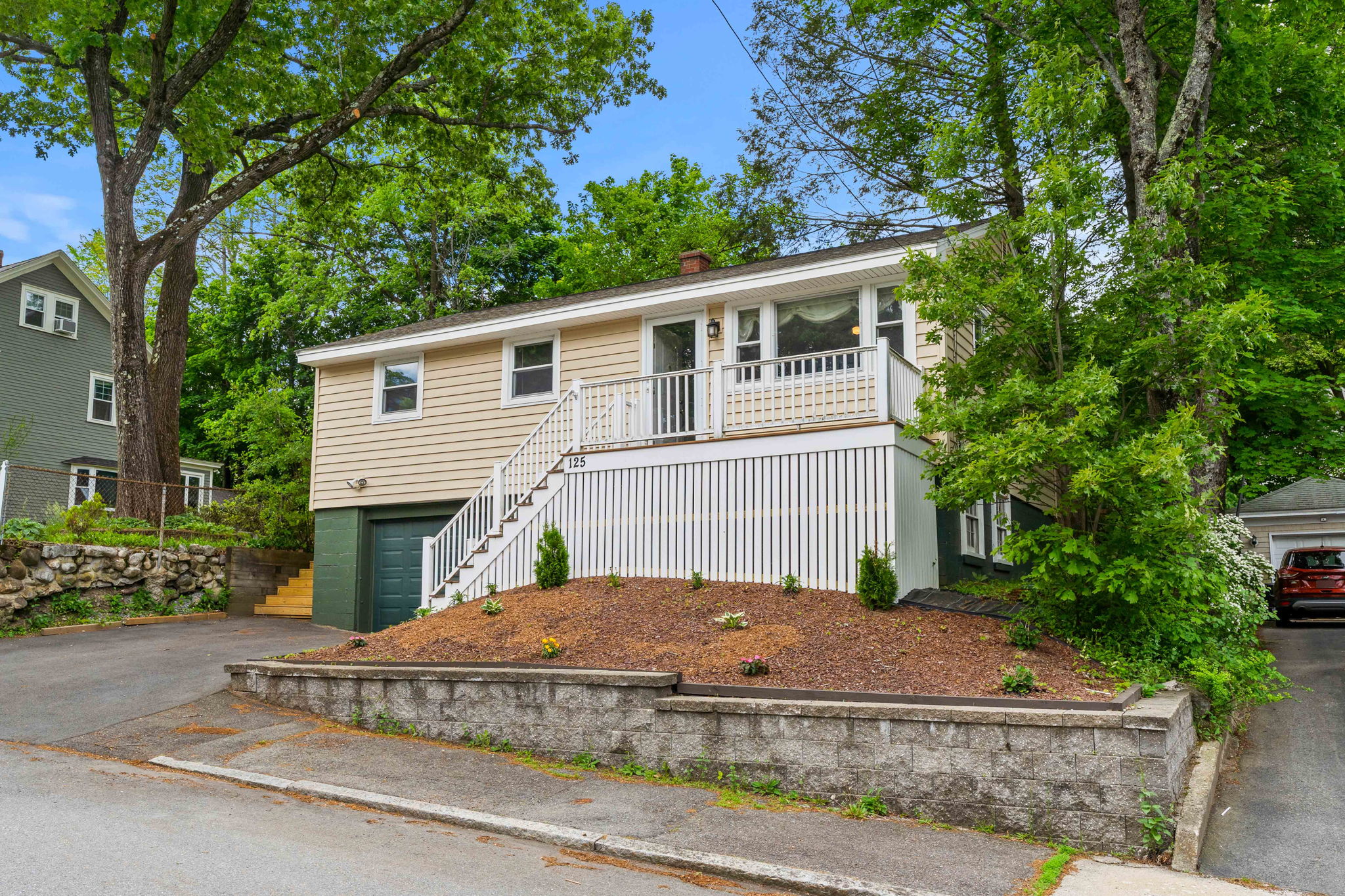 125 Hoyt Ave, Lowell, MA 01852, USA Photo 3