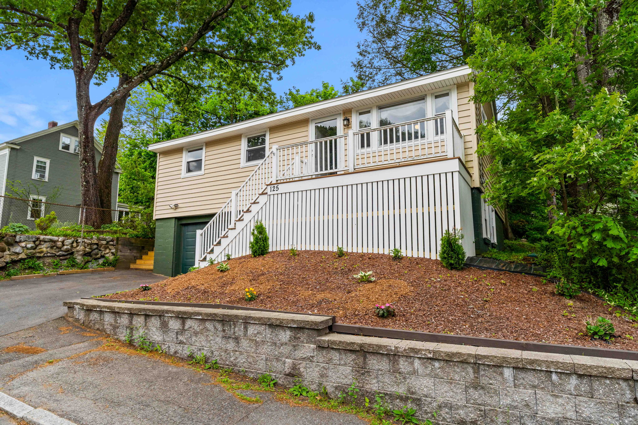 125 Hoyt Ave, Lowell, MA 01852, USA Photo 4