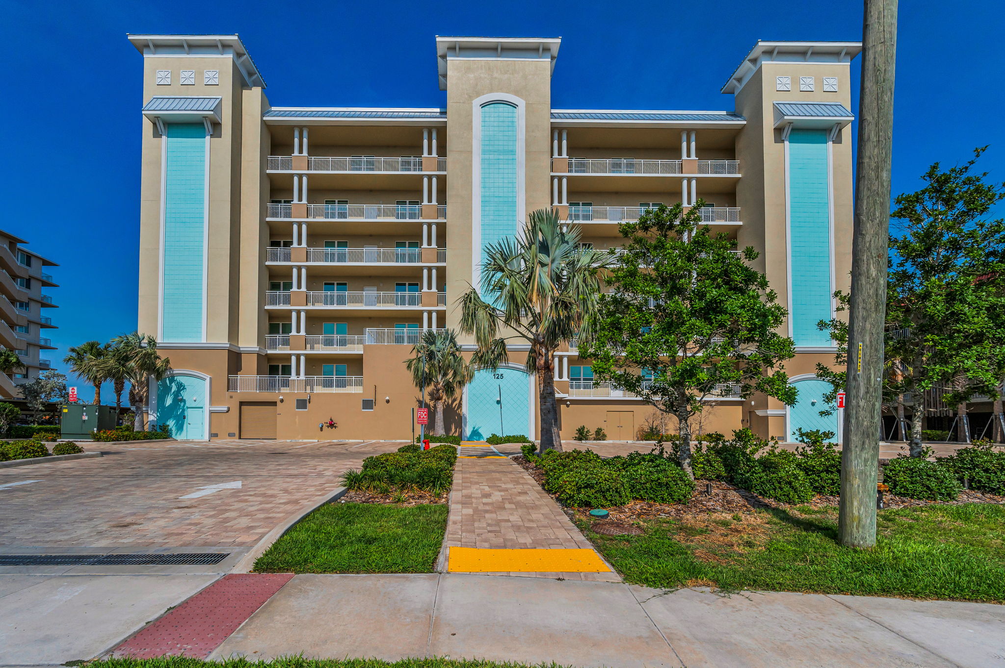 Front Exterior15