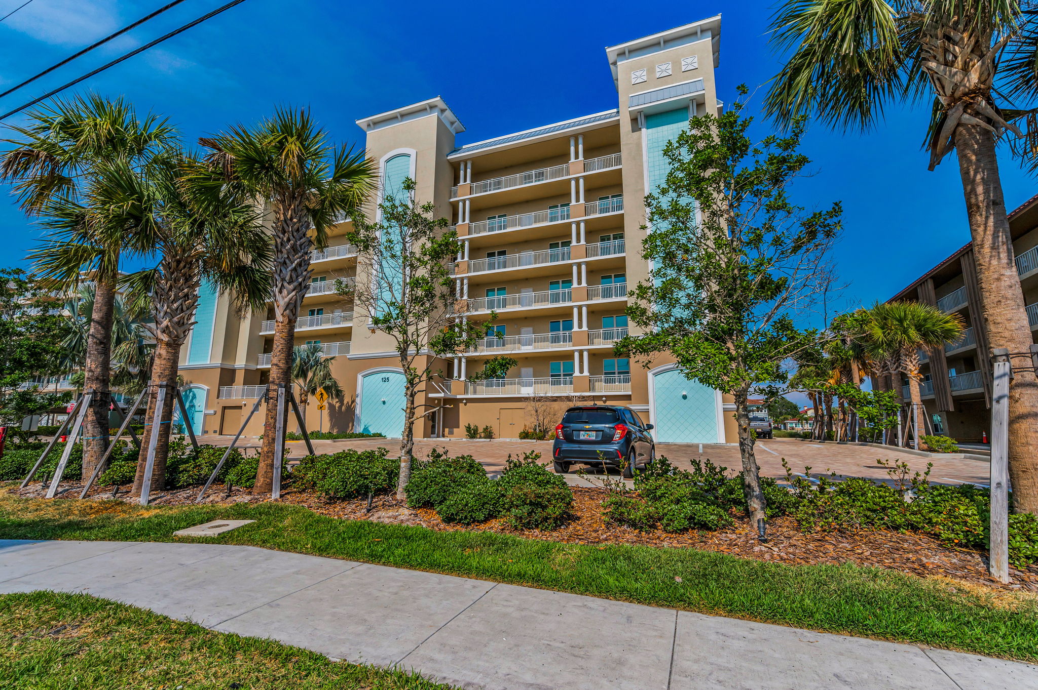 Front Exterior18
