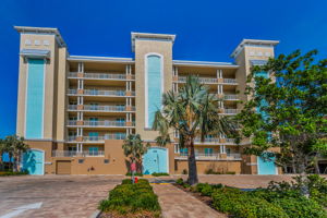 Front Exterior16