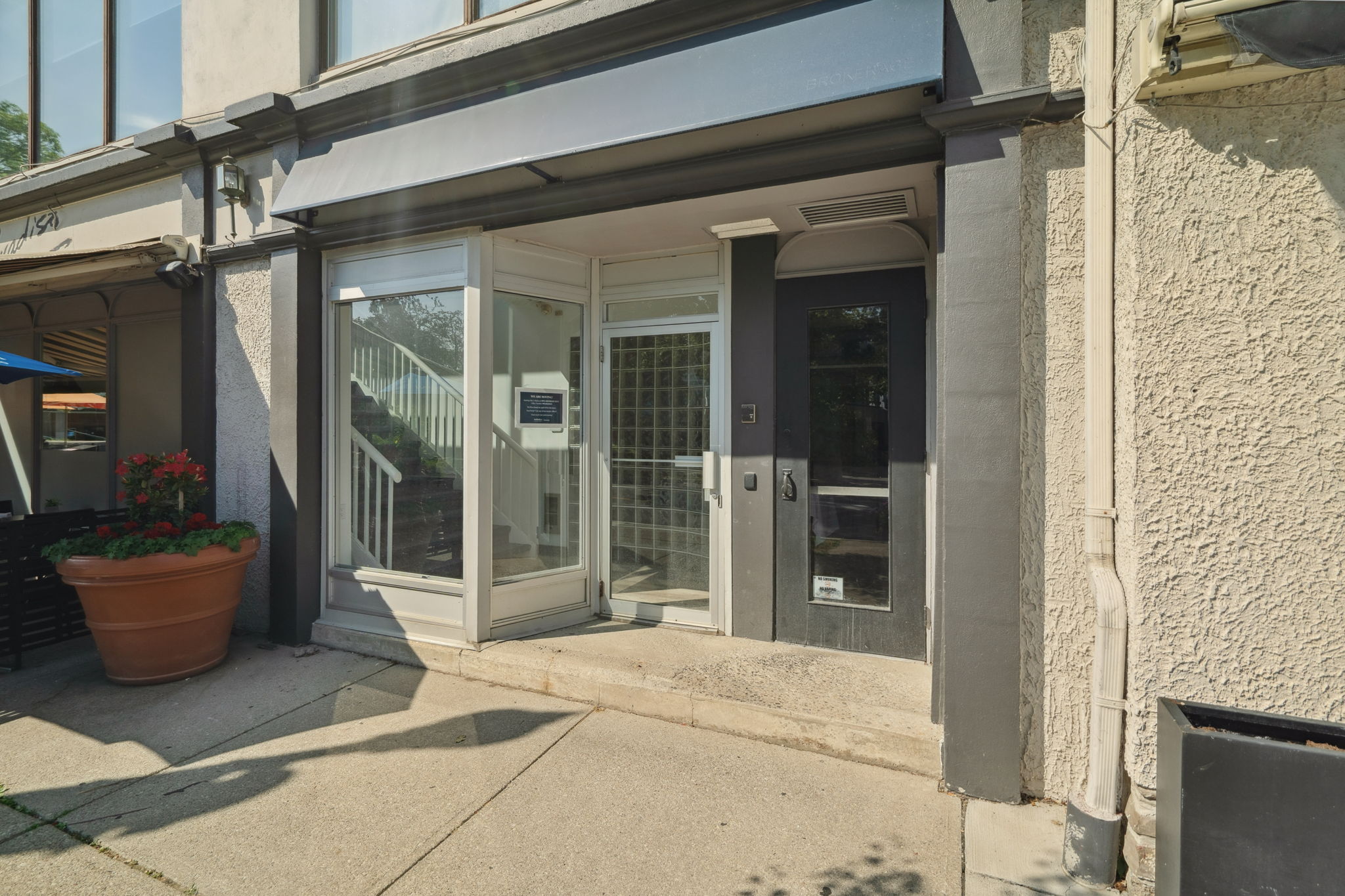 125 Lakeshore Rd E Oakville, ON L6J 1H4