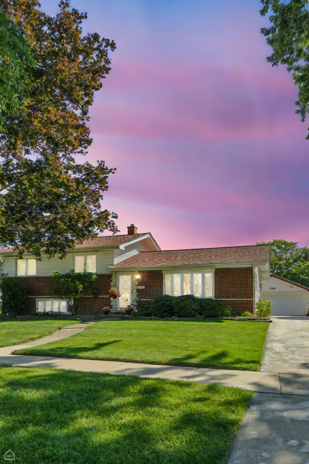 125 N Stratton Ln_014 day to dusk.jpeg