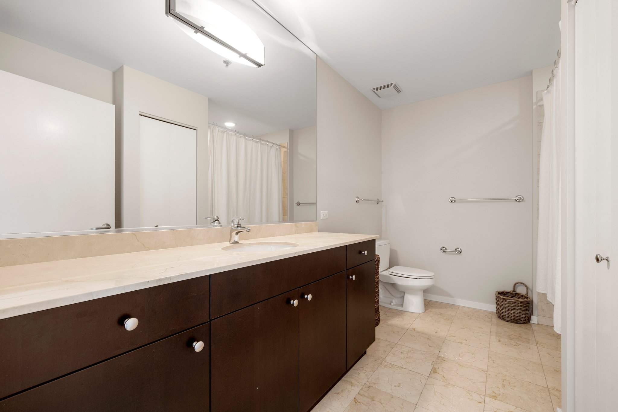 125 S Green St, Chicago, IL 60607, USA Photo 9
