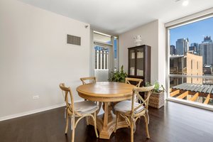 125 S Green St, Chicago, IL 60607, USA Photo 12
