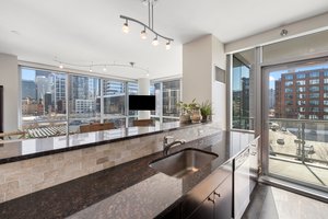 125 S Green St, Chicago, IL 60607, USA Photo 14