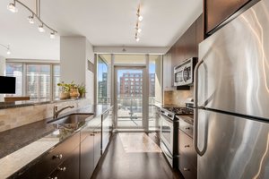 125 S Green St, Chicago, IL 60607, USA Photo 10
