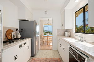 14 - Kitchen