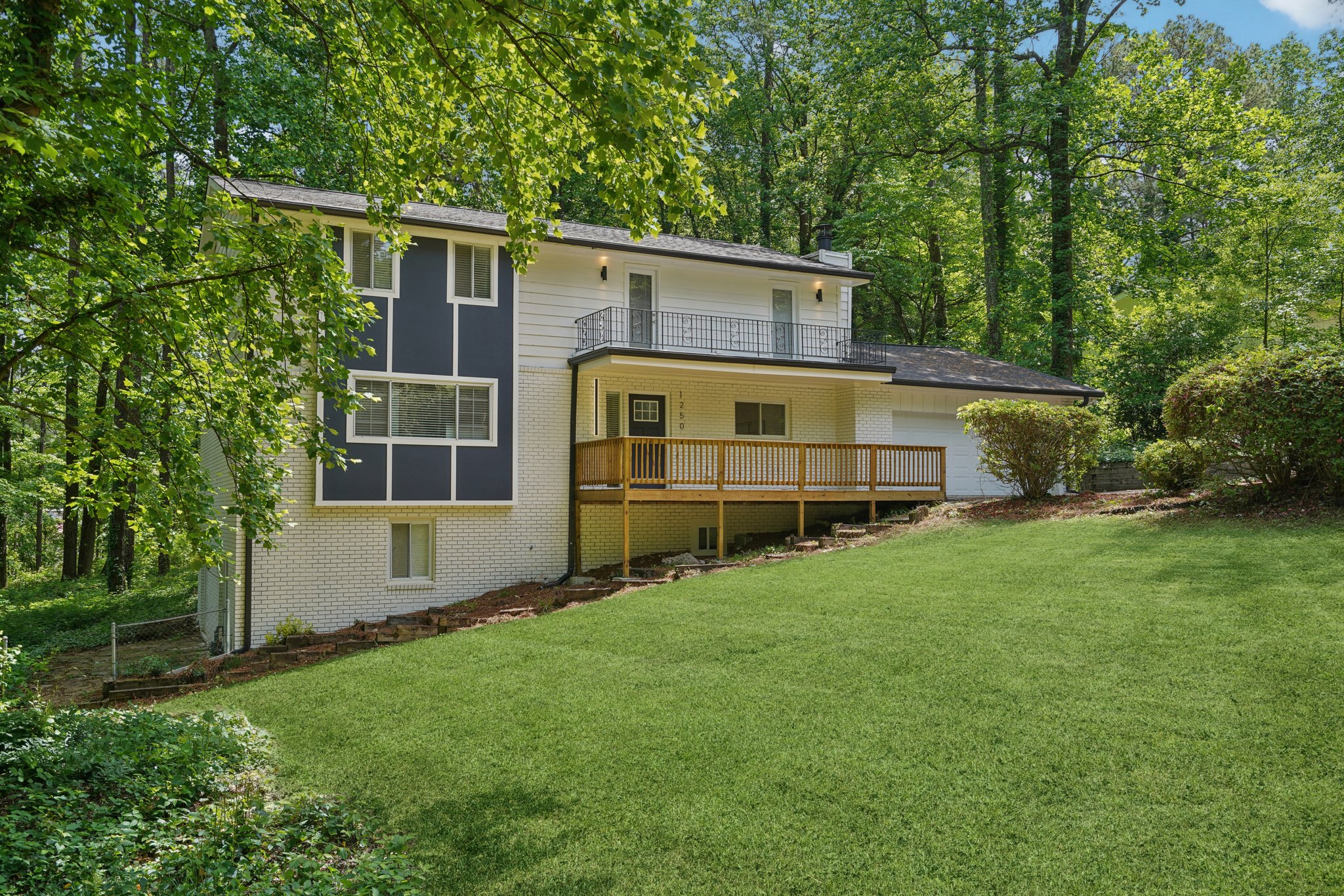 Rockcrest Dr-L0105-002.jpg