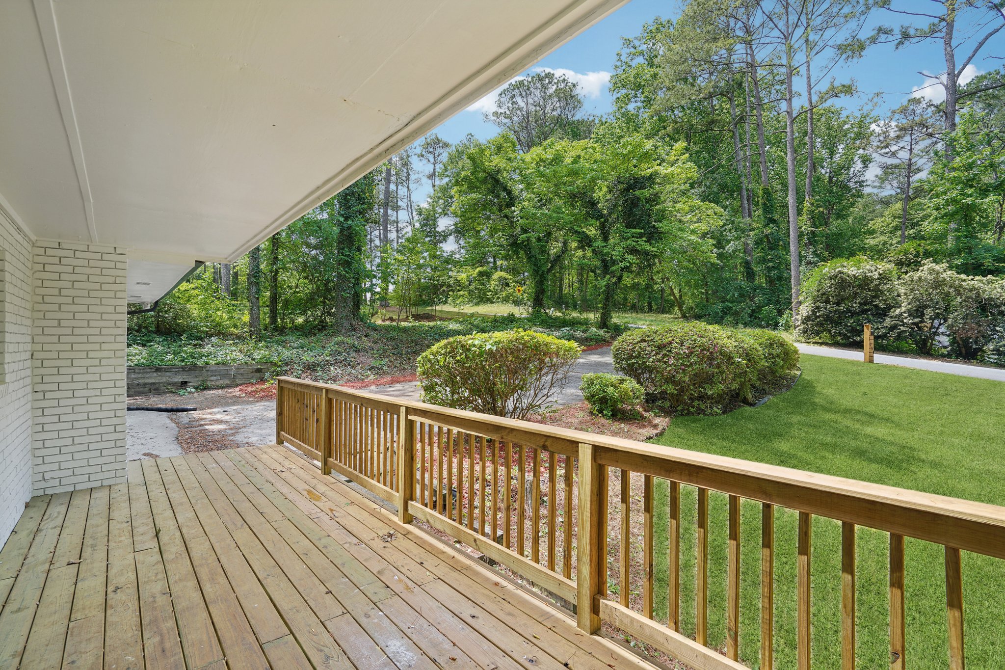 Rockcrest Dr-L0105-004.jpg