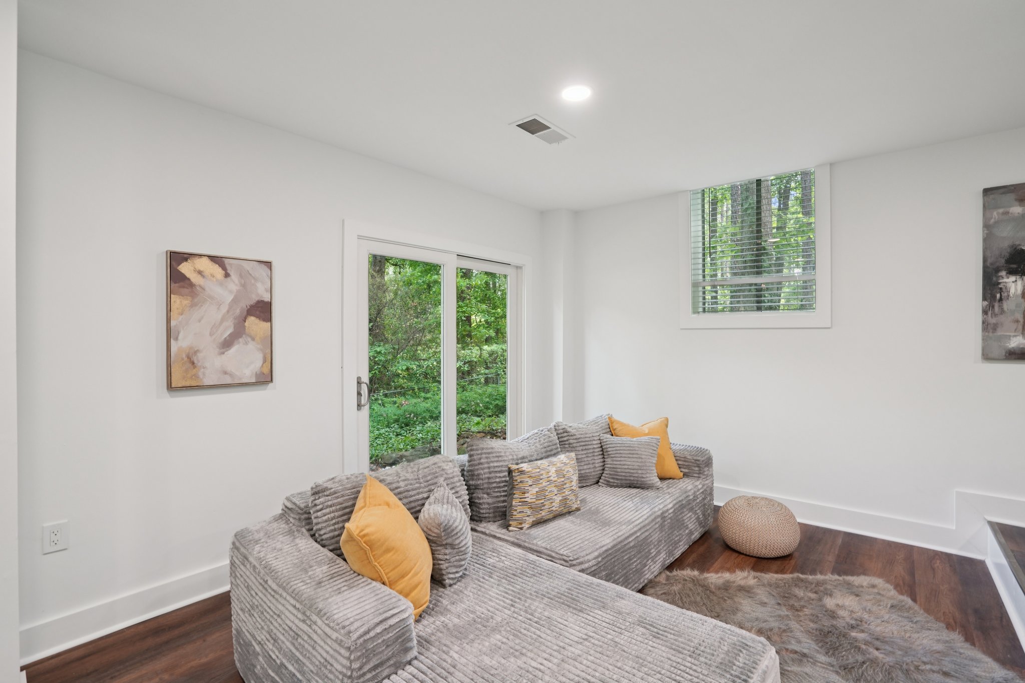 Rockcrest Dr-L0105-016.jpg